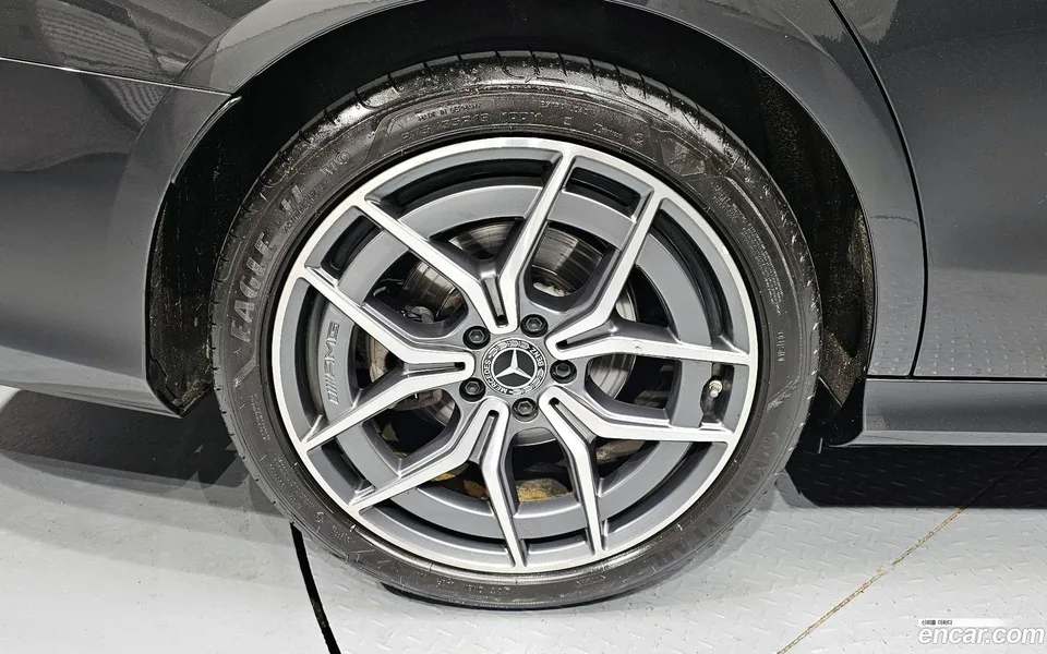 Mercedes-Benz E-Class E220d 4MATIC AMG Line 2022 — миниатюра 5