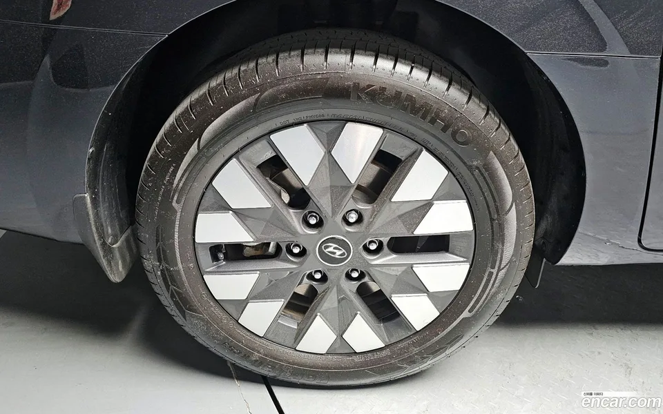 Hyundai Staria 9 2023 — миниатюра 2