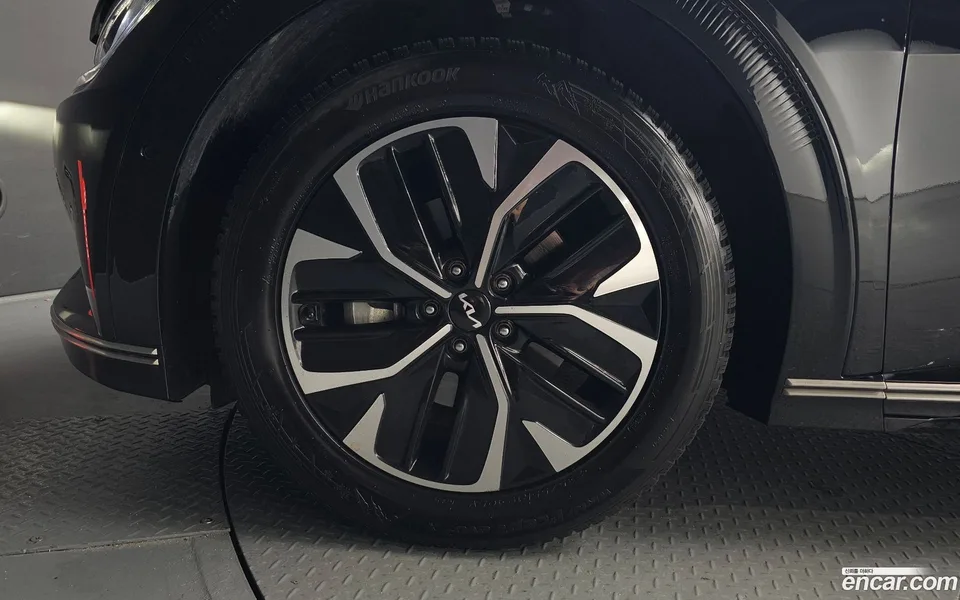 Kia EV6 2023 — миниатюра 2