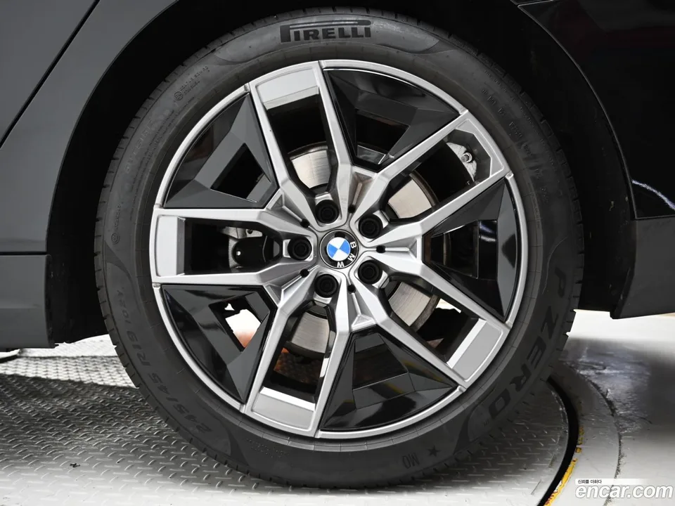 BMW 5 Series 530i xDrive 2025 — миниатюра 2