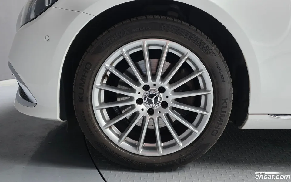 Mercedes-Benz E-Class E250 2022 — thumbnail 2