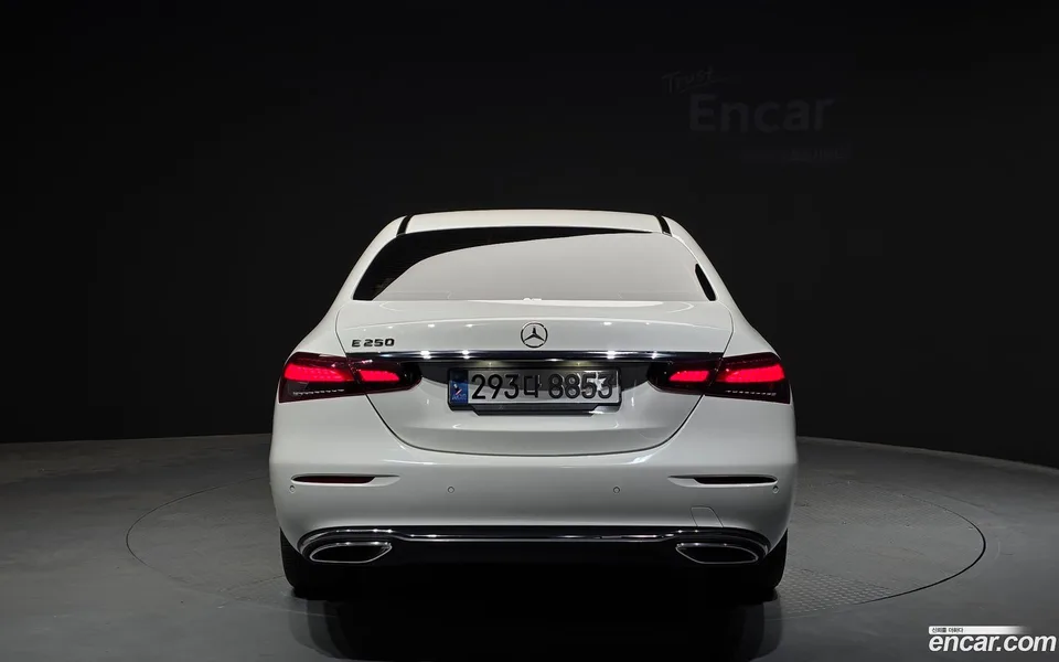 Mercedes-Benz E-Class E250 2022 — thumbnail 4