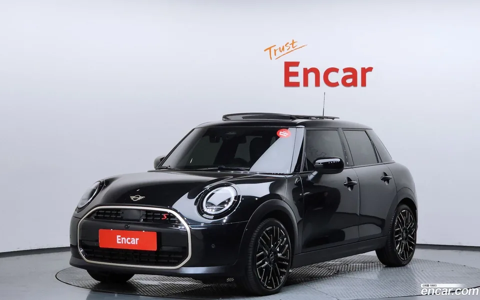 MINI Cooper S 5 2025 — photo 1, buy with delivery to Moscow