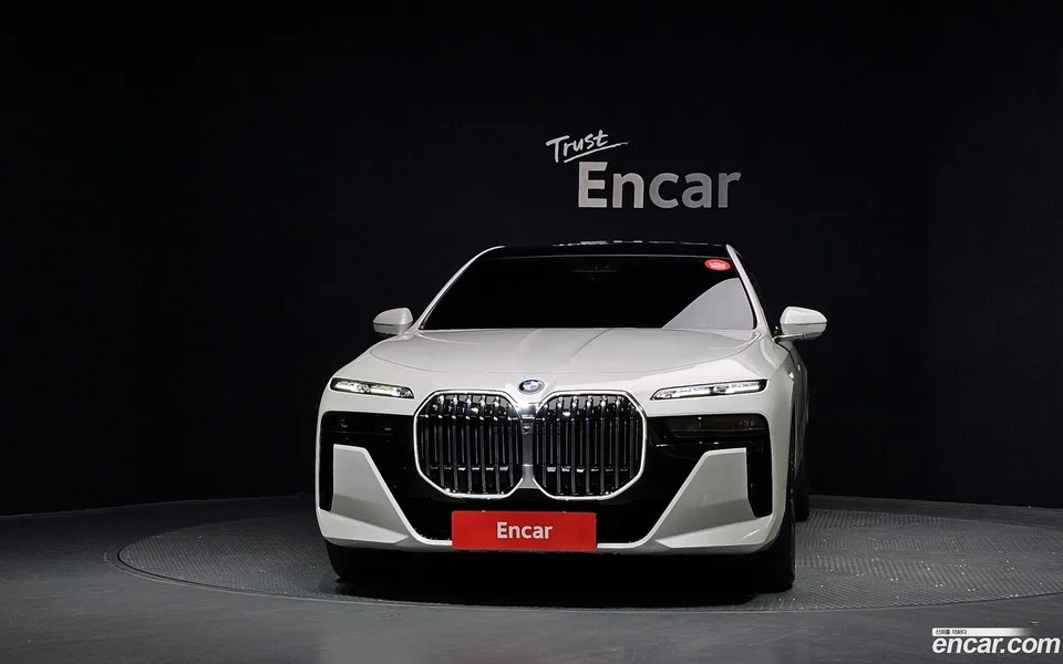 BMW 7 Series 740i sDrive M 2023 — миниатюра 3