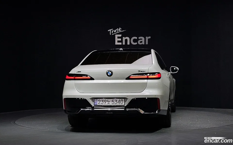 BMW 7 Series 740i sDrive M 2023 — миниатюра 4