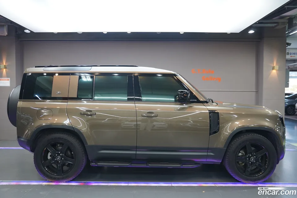 Land Rover Defender 110 D250 SE 2023 — миниатюра 5