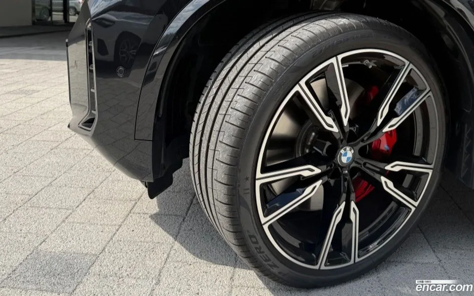 BMW X5 M60i 2025 — миниатюра 2