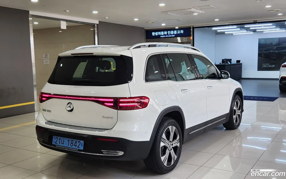 Mercedes-Benz EQB EQB300 4MATIC 2025 — миниатюра 4