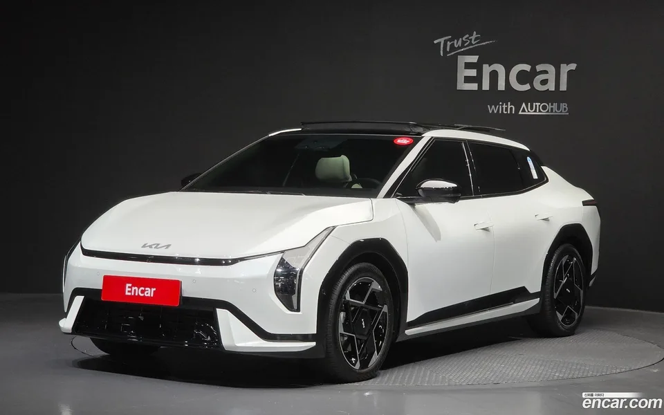 Kia EV4 2WD 2025 — фото 1, купить с доставкой в Москву