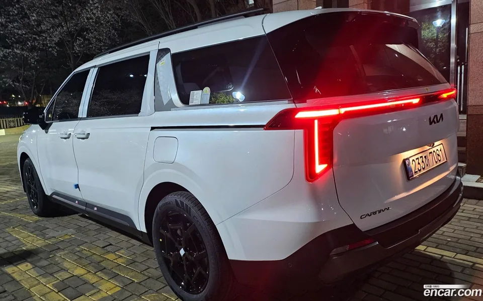 Kia Carnival HEV 9 X Line 2026 — миниатюра 3