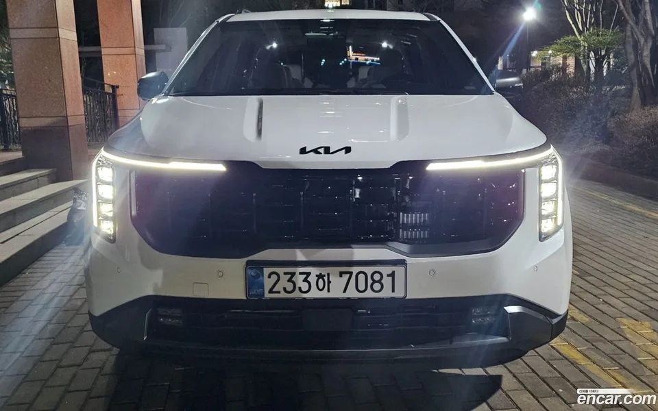 Kia Carnival HEV 9 X Line 2026 — фото 1, купить с доставкой в Москву
