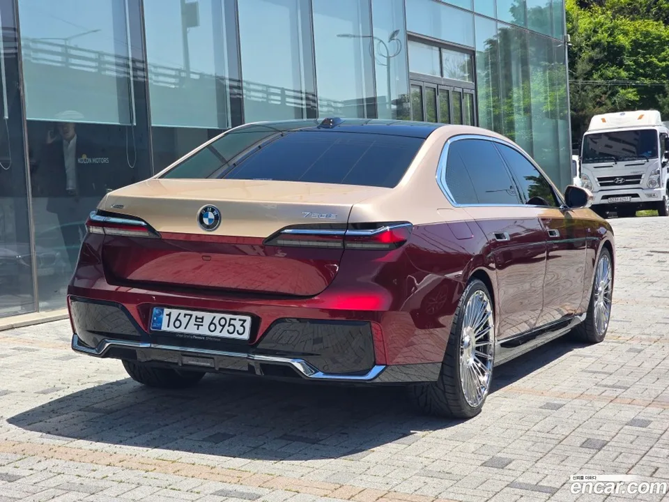 BMW 7 Series 750e xDrive M 2024 — thumbnail 4