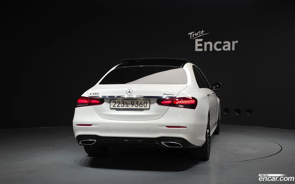 Mercedes-Benz E-Class E350 4MATIC AMG Line 2023 — миниатюра 4