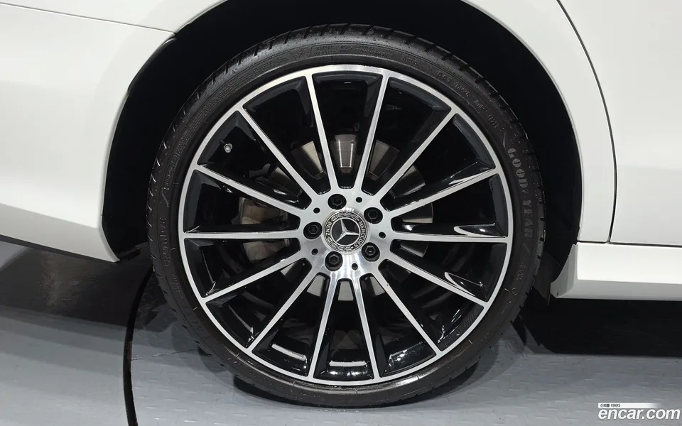 Mercedes-Benz E-Class E350 4MATIC AMG Line 2023 — миниатюра 5