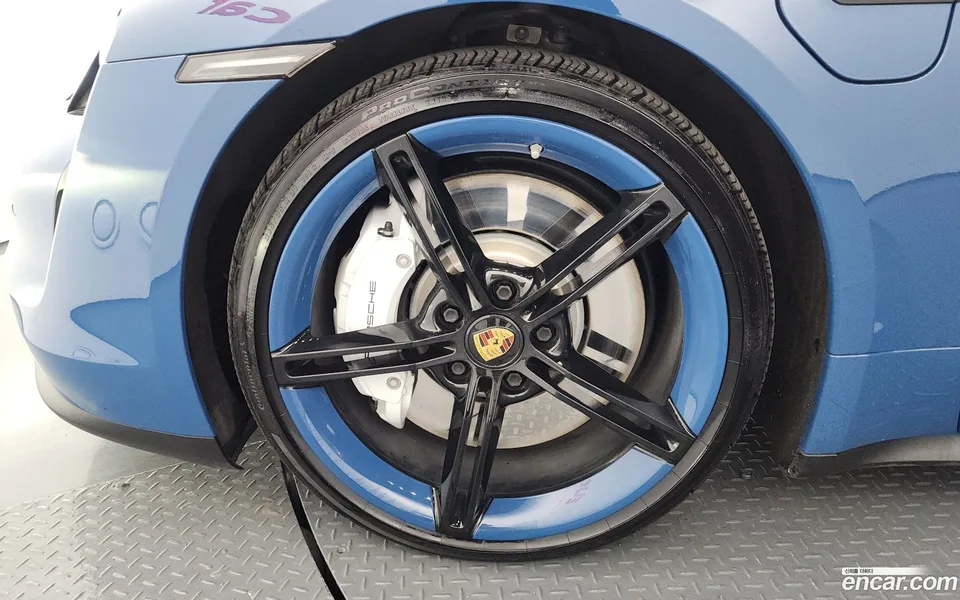 Porsche Taycan 2022 — миниатюра 2