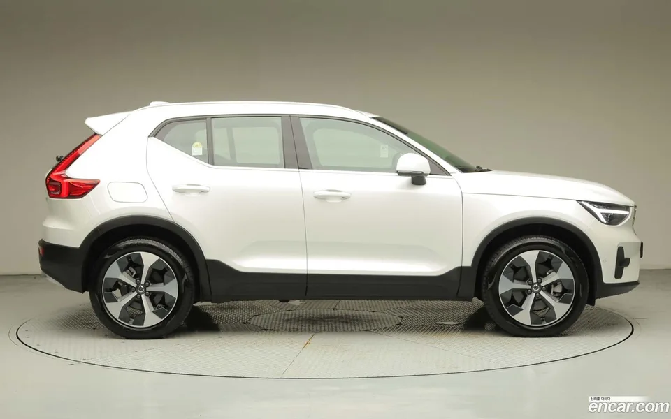Volvo XC40 B4 2026 — миниатюра 3