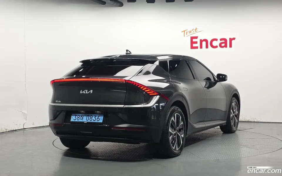 Kia EV6 2023 — миниатюра 2