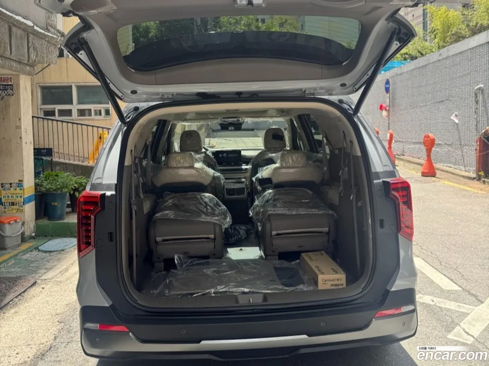 Kia Carnival HEV 9 X Line 2026 — миниатюра 2