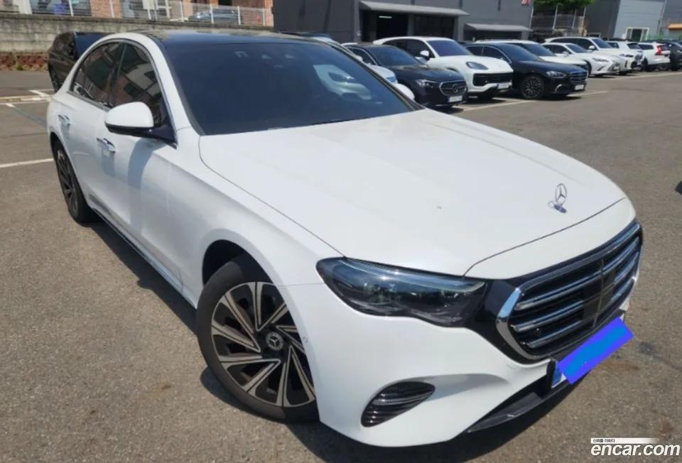 Mercedes-Benz E-Class E300 4MATIC 2024 — миниатюра 3