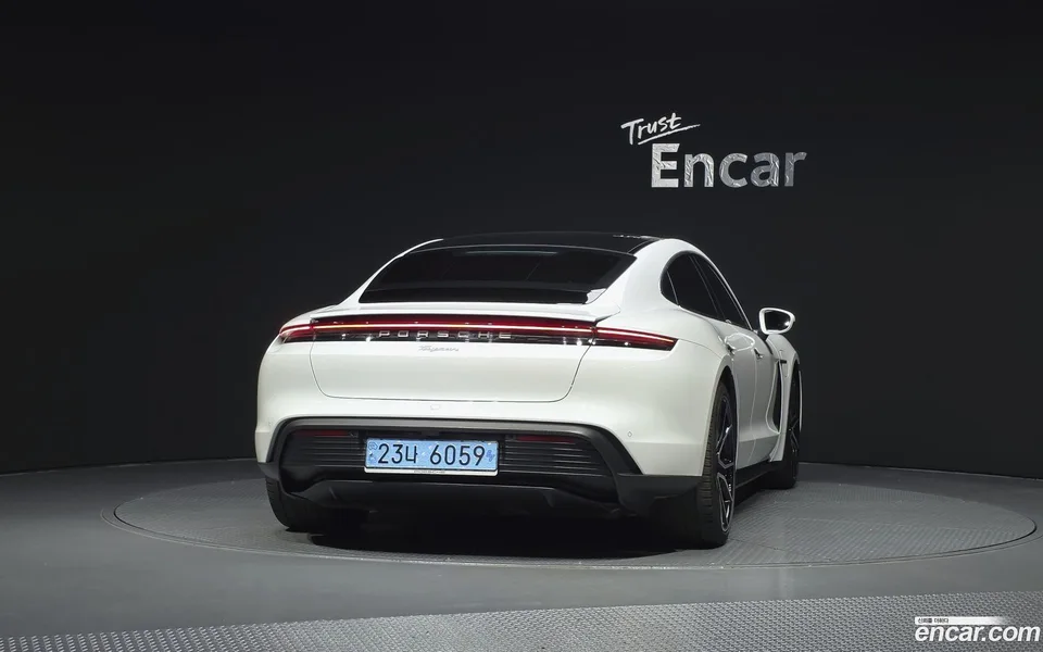 Porsche Taycan 2023 — миниатюра 4