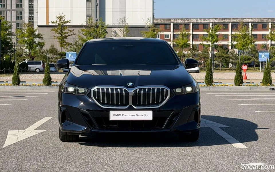 BMW 5 Series 523d M 2025 — миниатюра 3