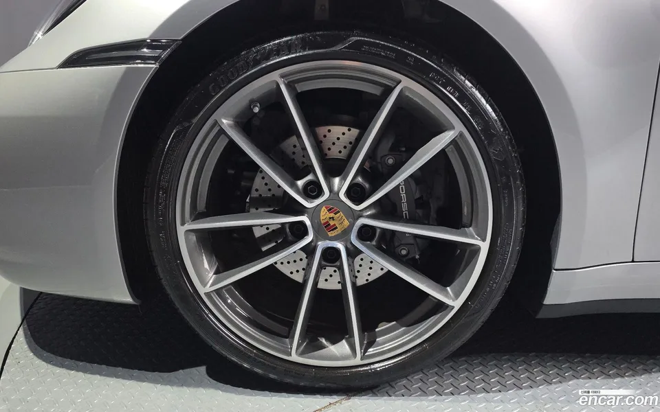 Porsche 911 (992) 2024 — миниатюра 2