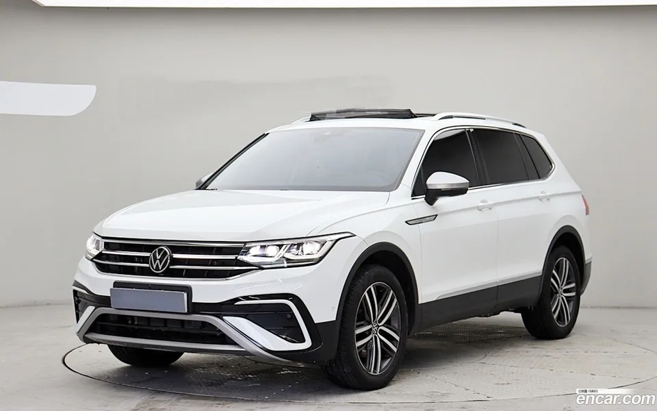 Volkswagen Tiguan 2.0 TSI 4 2022 — фото 1, купить с доставкой в Москву