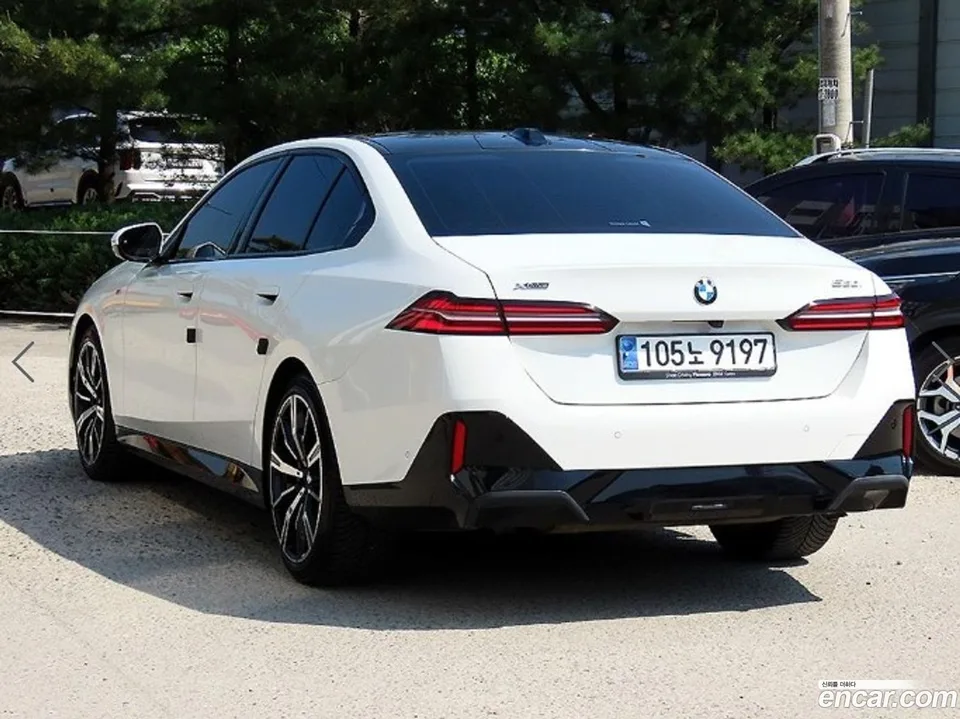 BMW 5 Series 530i xDrive M 2023 — миниатюра 3
