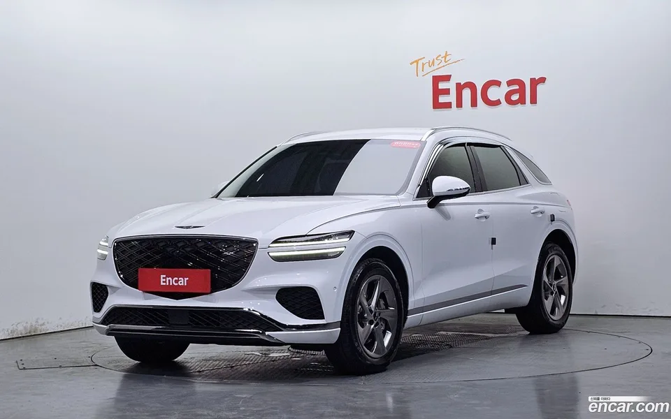 Genesis GV70 2.5T 2WD 2024 — фото 1, купить с доставкой в Москву