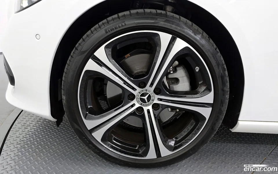 Mercedes-Benz C-Class C300 4MATIC 2023 — миниатюра 5