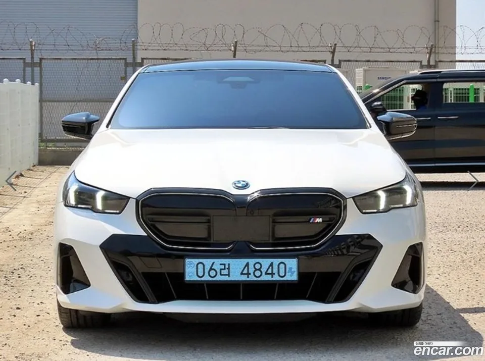 BMW i5 M60 xDrive 2024 — фото 1, купить с доставкой в Москву