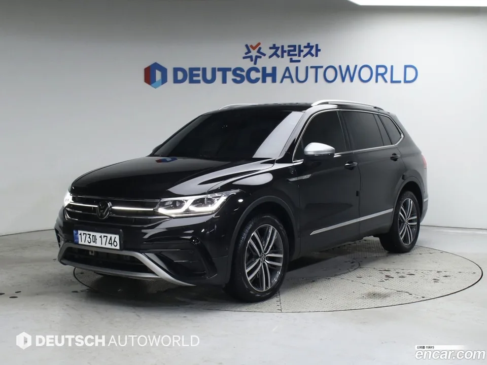 Volkswagen Tiguan Allspace 2.0 TSI 2024 — фото 1, купить с доставкой в Москву