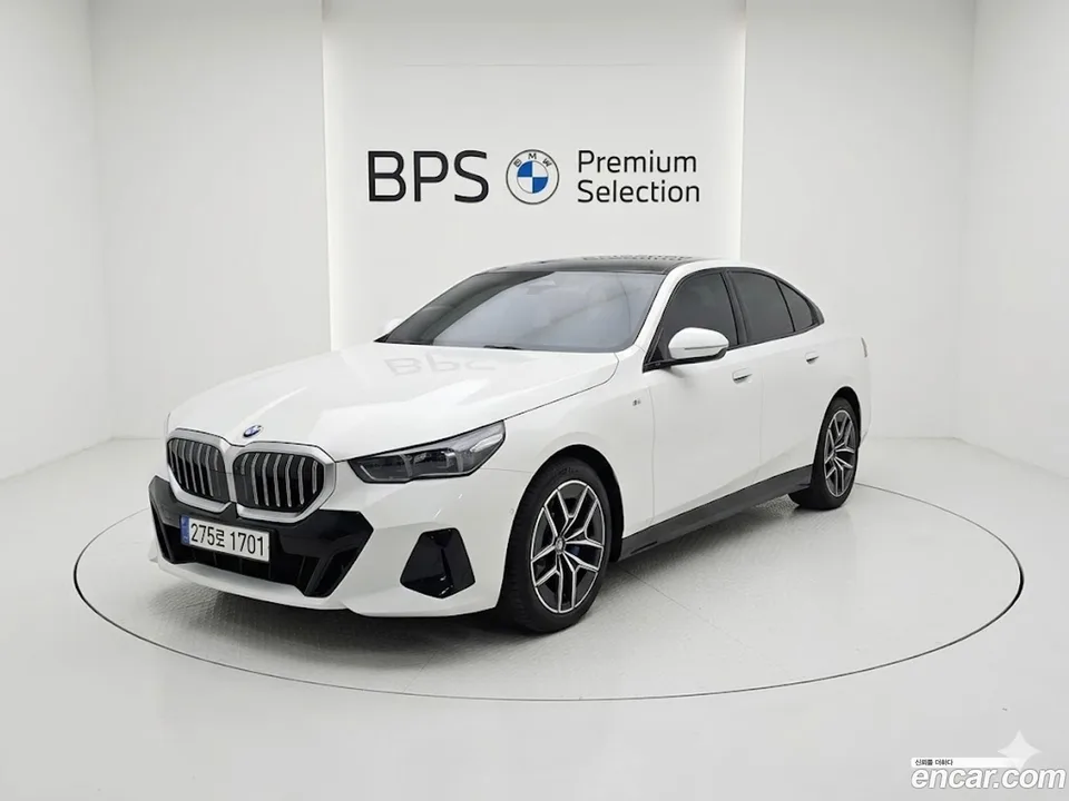 BMW 5 Series 523d M 2025 — фото 1, купить с доставкой в Москву