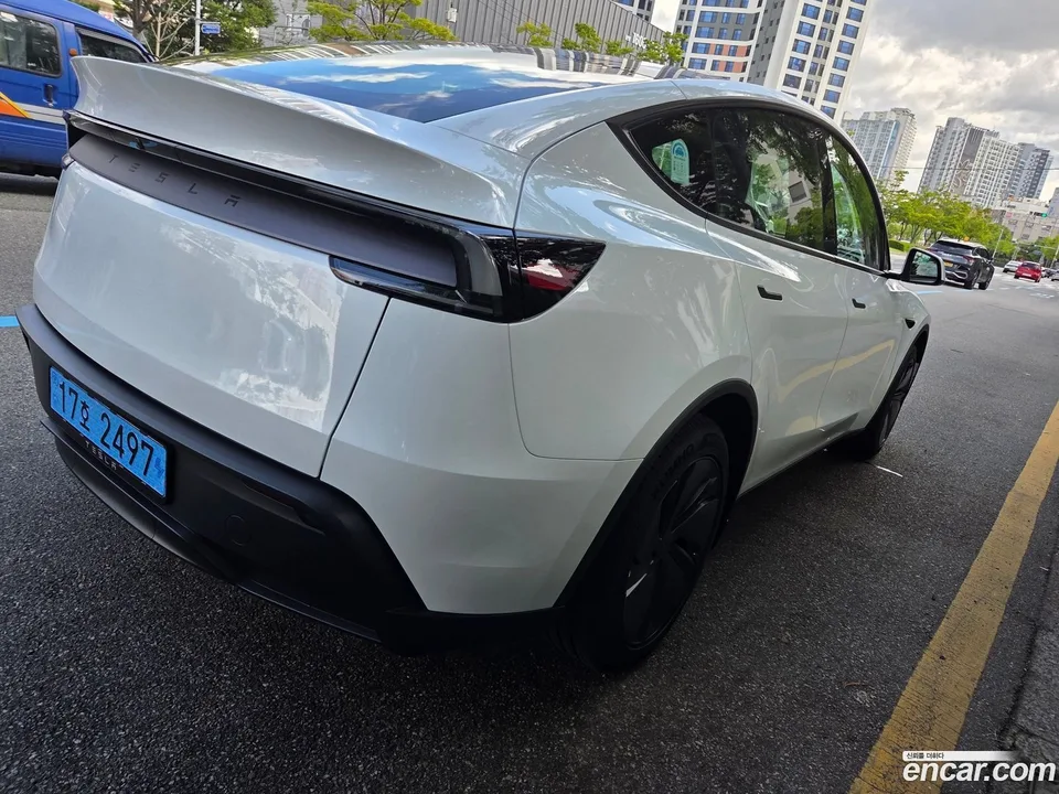 Tesla Model Y RWD 2025 — миниатюра 3