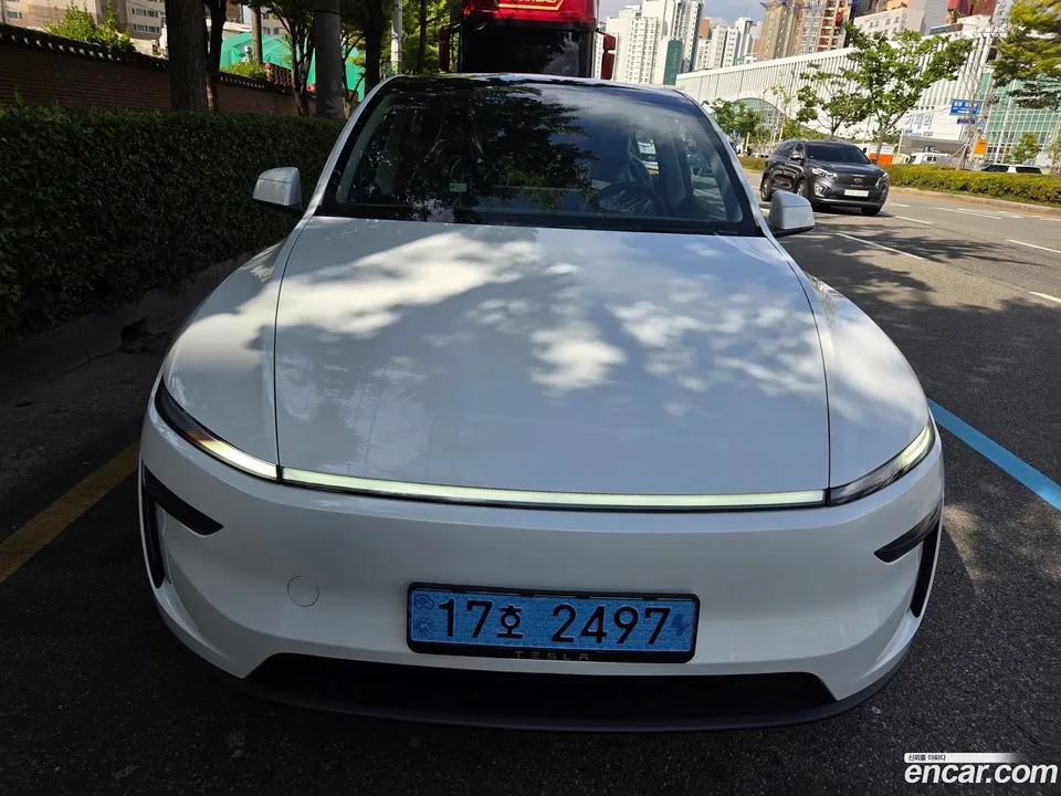 Tesla Model Y RWD 2025 — миниатюра 4