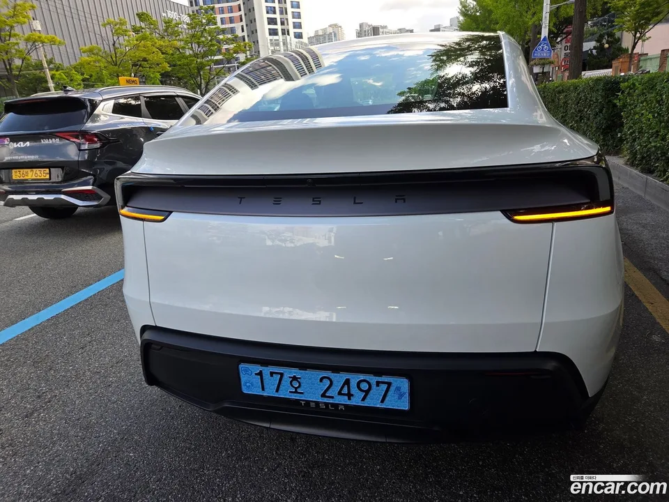 Tesla Model Y RWD 2025 — миниатюра 5