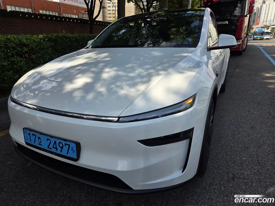 Tesla Model Y RWD 2025 — фото 1, купить с доставкой в Москву