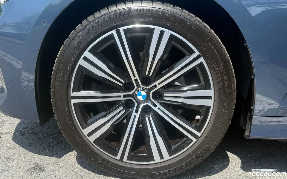 BMW 3 Series 320i 2025 — миниатюра 5