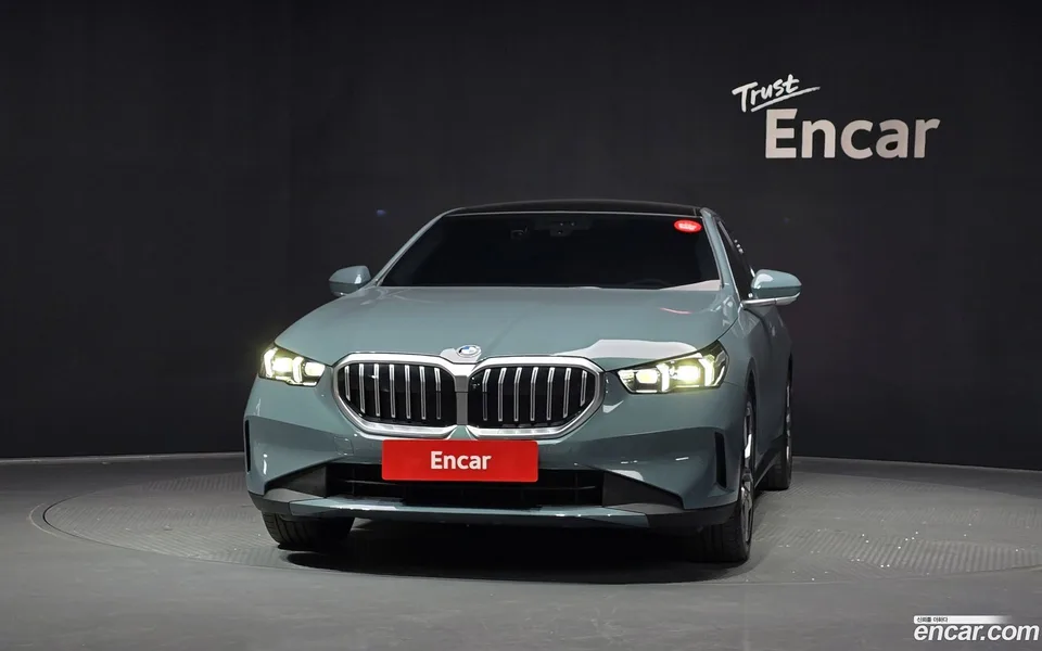 BMW 5 Series 520i 2024 — миниатюра 3