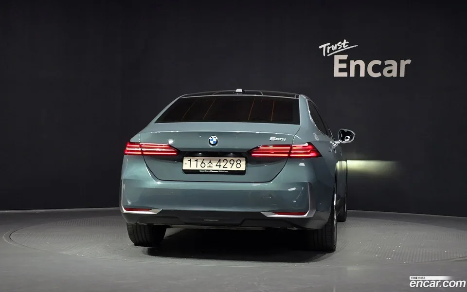 BMW 5 Series 520i 2024 — миниатюра 4