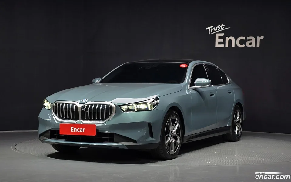 BMW 5 Series 520i 2024 — фото 1, купить с доставкой в Москву