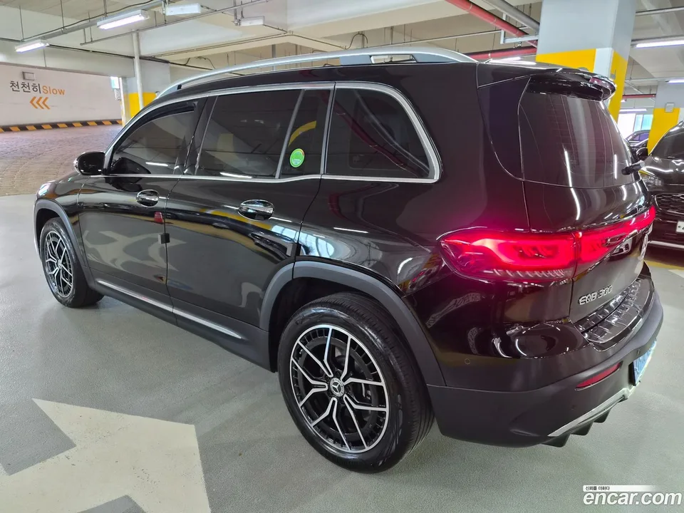 Mercedes-Benz EQB EQB300 4MATIC AMG 2023 — миниатюра 3