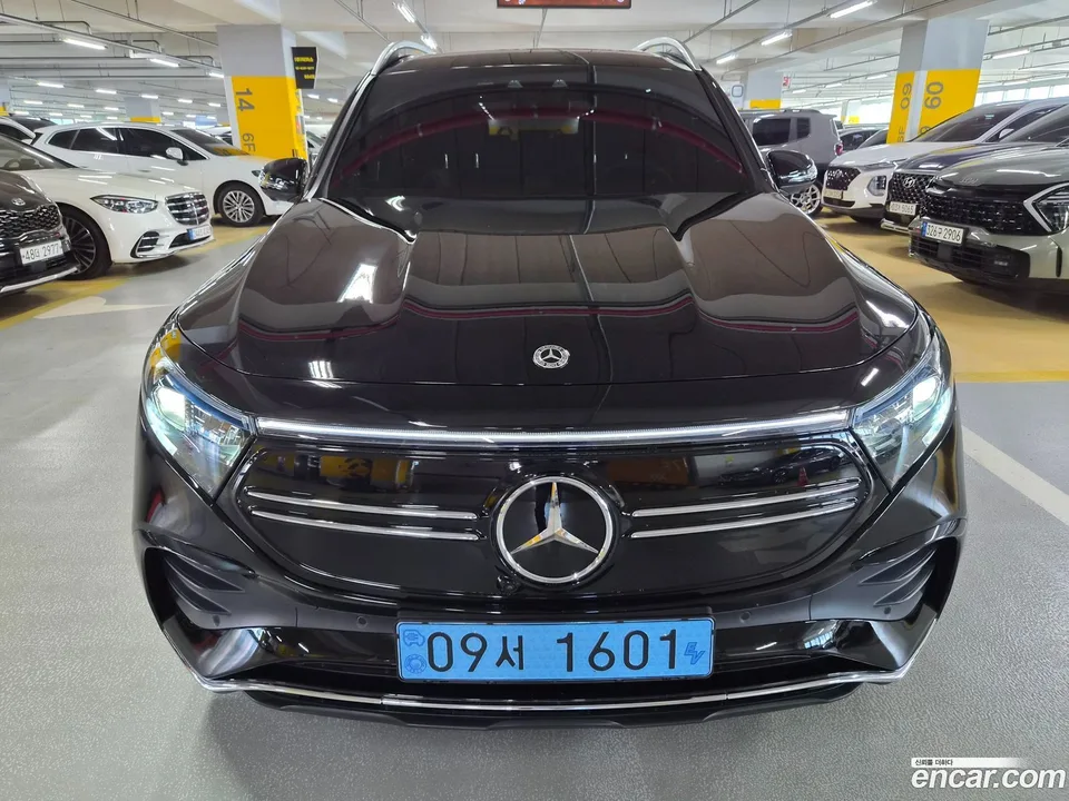 Mercedes-Benz EQB EQB300 4MATIC AMG 2023 — фото 1, купить с доставкой в Москву