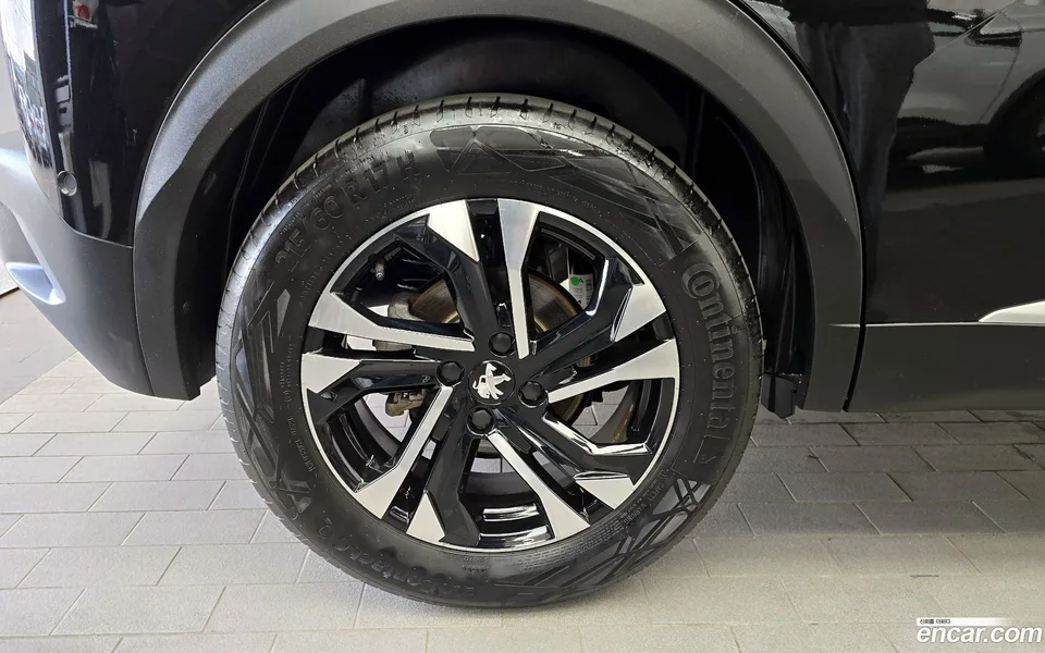 Peugeot e-2008 EV GT 2023 — миниатюра 2