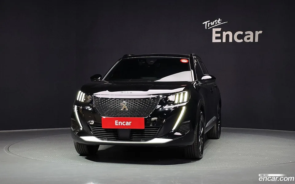 Peugeot e-2008 EV GT 2023 — миниатюра 3