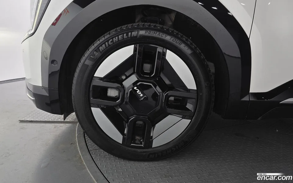 Kia EV9 4WD 2023 — миниатюра 2
