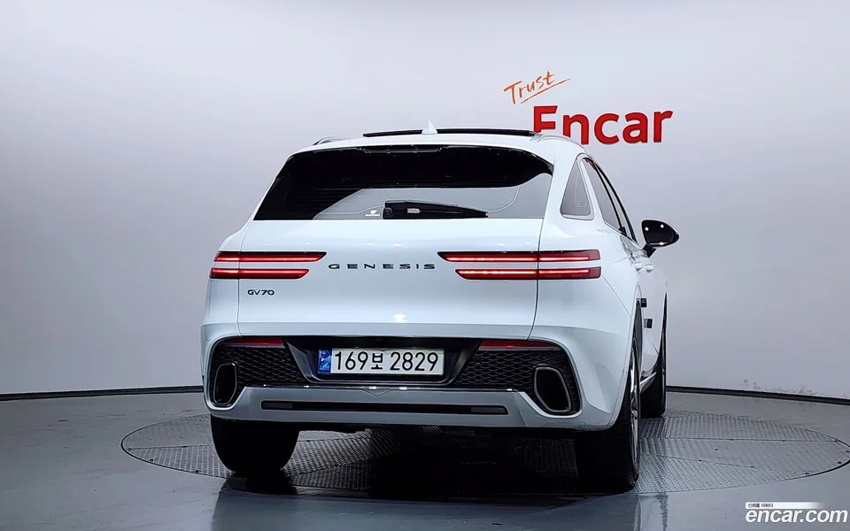 Genesis GV70 2.5T 2WD 2023 — миниатюра 4