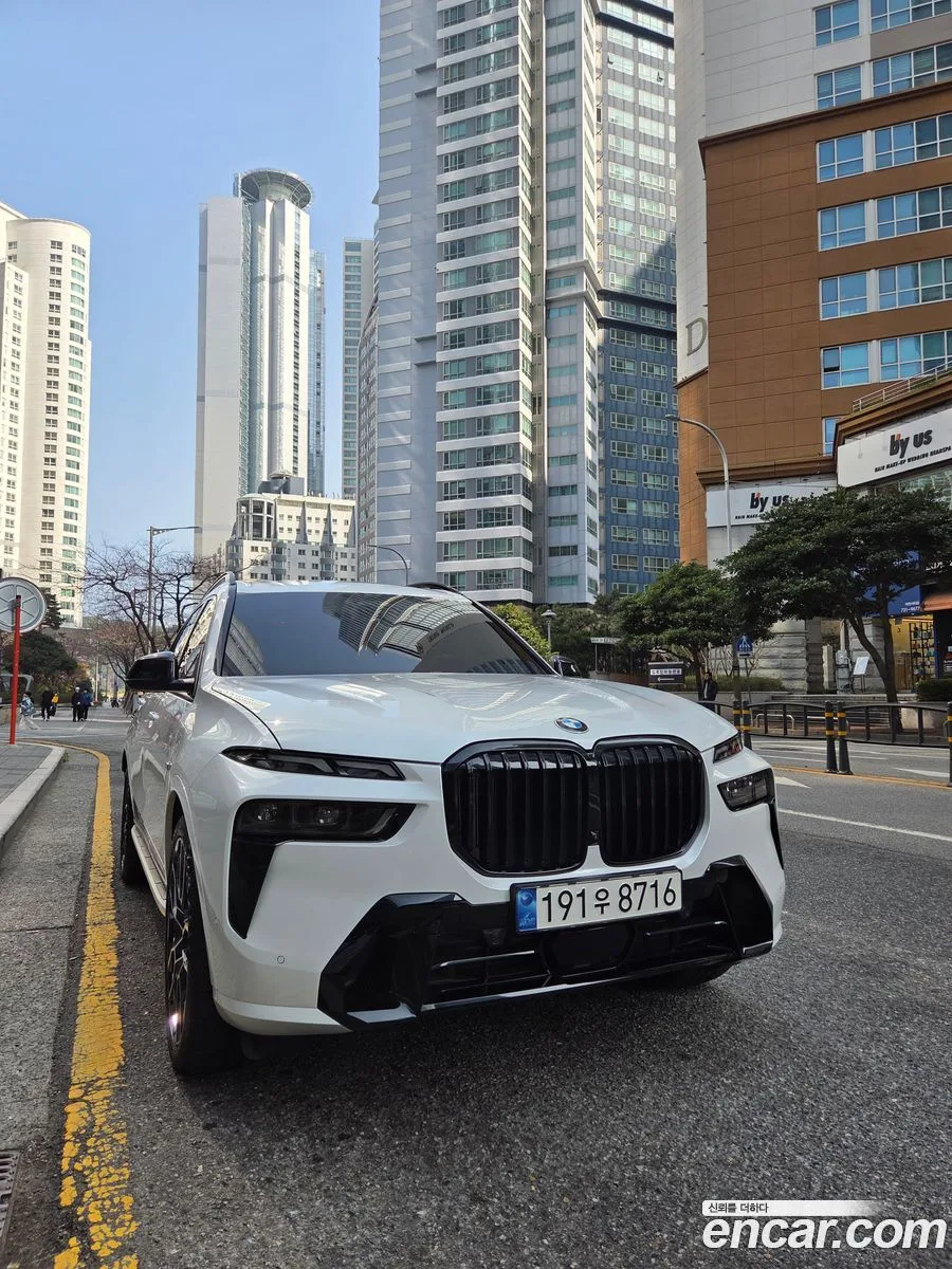 BMW X7 xDrive 40i M 6 2023 — фото 1, купить с доставкой в Москву