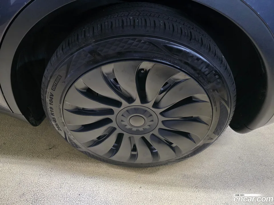 Tesla Model Y RWD 2024 — миниатюра 5
