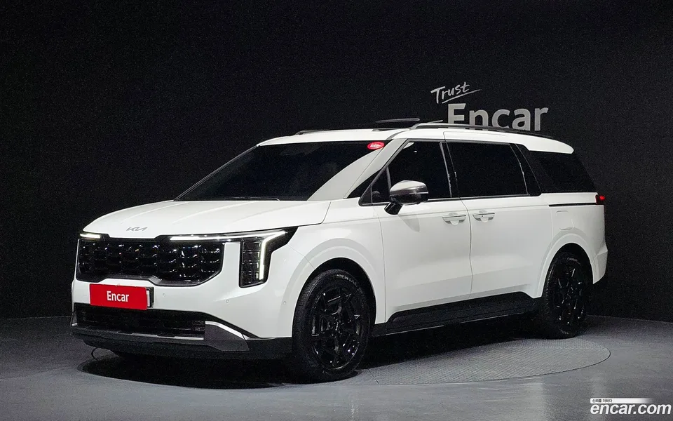 Kia Carnival HEV 7 2025 — фото 1, купить с доставкой в Москву